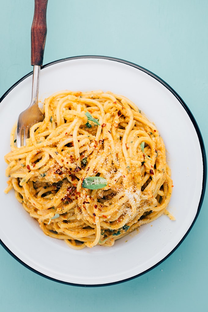 Avocado and Sun-Dried Tomato Pesto Pasta | Easy Vegetarian Recipes