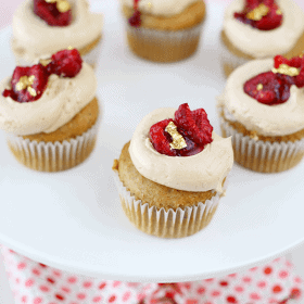 VEGAN HAZELNUT RASPBERRY CUPCAKES #delicious #veganrecipe #hazelnut #raspberry #jam #cupcakes #cupcakerecipe #dessert #vegancupcakes