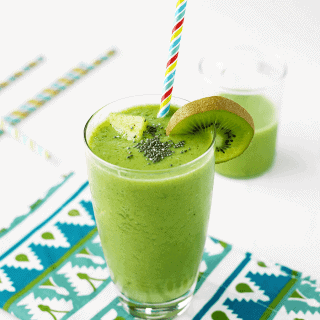 Breakfast Green Smoothie - Delicious, healthy , vegan smoothie that is perfect for breakfast. Full of pineapple, kiwi, spinach, grapes, banana and coconut water. #vegan #greensmoothie #recipe #veganrecipe #healthy