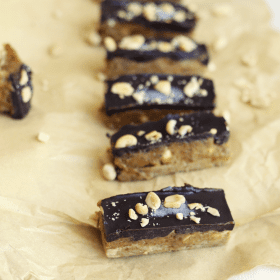 Frozen Snickers Bars - Simple to make, Vegan and all-natural. Gluten and Refined Sugar Free #vegan #snickers #candy #dates #simple #easyrecipes #healthy