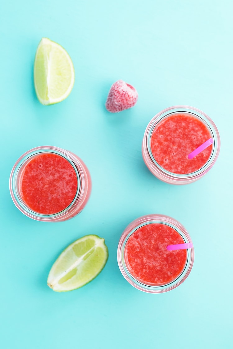 Strawberry Lime Cooler - a delicious, refreshing juice made of Apples, Strawberries and Fresh Lime. #juice #cooler #strawberry #lime #apple #coldpressed #juicer #healthy #refreshing #vegan #recipe #foodporn