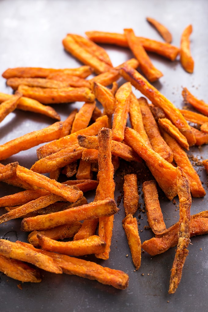Indian Spiced Sweet Potato Fries with Parsley Cashew Dip #indian #healthy #vegan #sweetpotato #cashew #parsley #foodporn #simple