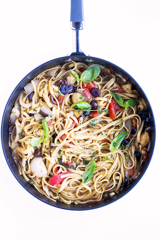 Vegan One Pot Pasta - all ingredients are cooked in one pot, and ready in under 20 minutes. #vegan #healthy #simple #recipes #pasta #onepot #delicious