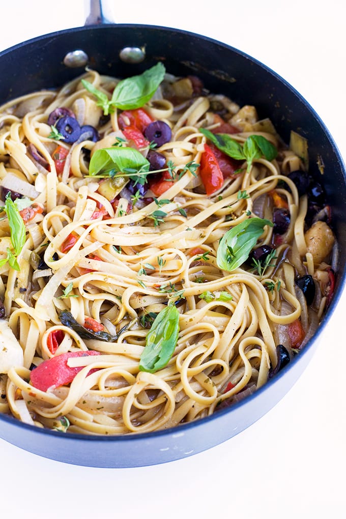 Vegan One Pot Pasta - all ingredients are cooked in one pot, and ready in under 20 minutes. #vegan #healthy #simple #recipes #pasta #onepot #delicious