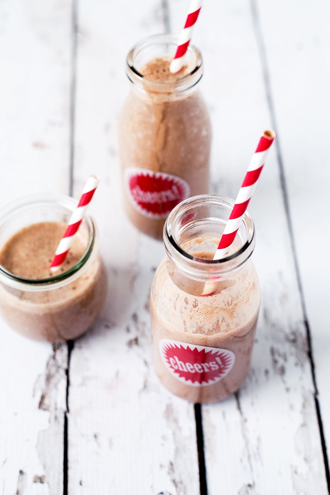 5 Ingredient Thick And Creamy Vegan Chocolate Milk - Cashews, Cocoa, Lucuma, Dates, and Salt make up the ingredients of this healthy, decedent Vegan Chocolate Milk. 5 ingredients and made in under 5 minutes. #healthy #vegan #chocolatemilk #mylk #simple #raw #delicious 