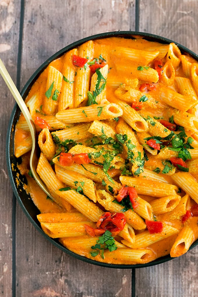 Vegan Roasted Red Pepper Pasta - a delicious, simple and easy to make Roasted Red Pepper Sauce made in a blender and heated up with cooked Penne Pasta. #healthy #delicious #redpepper #vegan #simple #easy #pasta