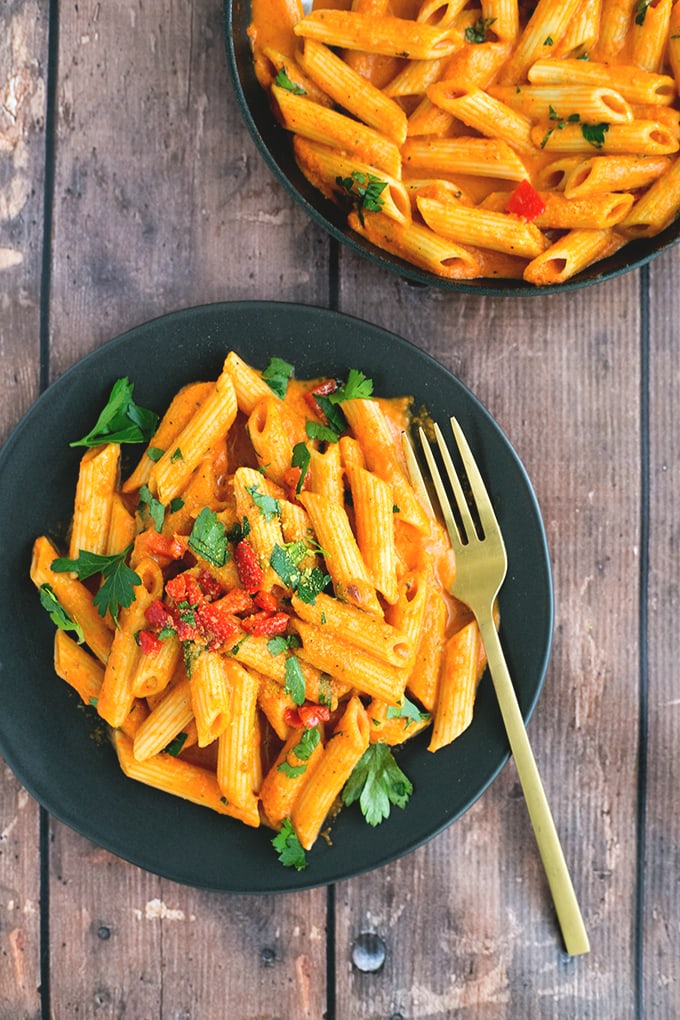 Vegan Roasted Red Pepper Pasta - a delicious, simple and easy to make Roasted Red Pepper Sauce made in a blender and heated up with cooked Penne Pasta. #healthy #delicious #redpepper #vegan #simple #easy #pasta