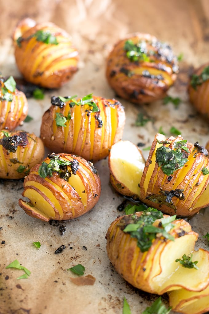 Simple Vegan Lemon Garlic Herb Roasted Potatoes - simple to make, only a handful of ingredients, and ready in under an hour.#POTATOES #roasted #herb #lemon #garlic #healthy #vegan #recipes