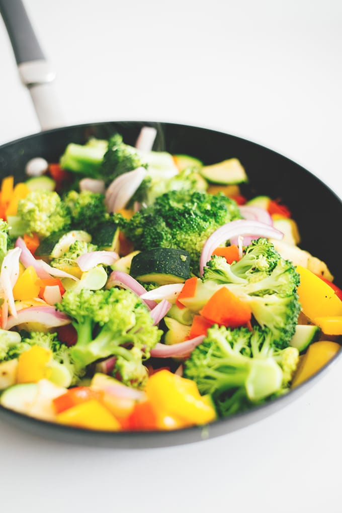 A delicious veggie packed Vegan Rainbow Pasta Salad dressed with a White Balsamic Vinegar Dressing. Healthy, Quick, Simple. #simple #vegan #vegetarian #pastasalad #pasta #quick #recipes #rainbow