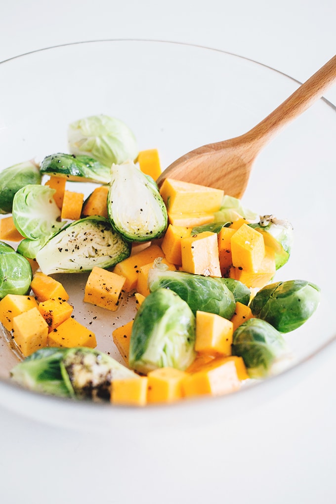 Maple Roasted Brussels Sprouts And Butternut Squash - healthy and delicious holiday side dish. Vegan, Gluten Free, Low in Fat, Easy To Make. #vegan #vegetarian #christmas #maple #brusselssprouts #butternut #squash #veggies #easy #recipe #delicious