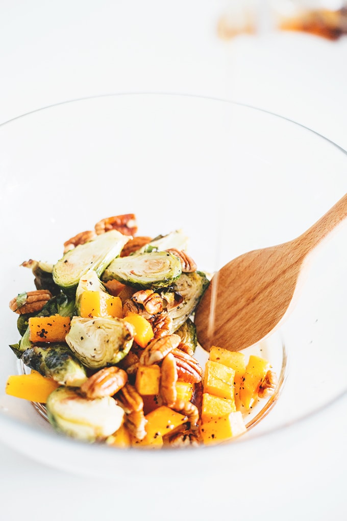 Maple Roasted Brussels Sprouts And Butternut Squash - healthy and delicious holiday side dish. Vegan, Gluten Free, Low in Fat, Easy To Make. #vegan #vegetarian #christmas #maple #brusselssprouts #butternut #squash #veggies #easy #recipe #delicious