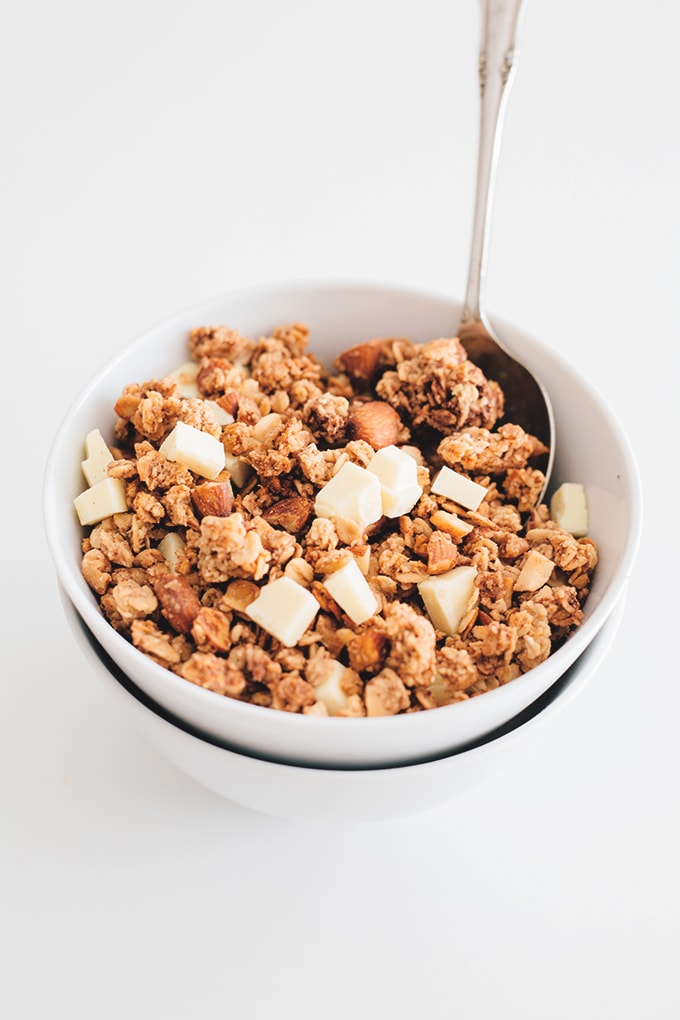 Delicious Vegan Chai Spiced Granola, a Healthy and Delicious Morning Cereal Treat. #vegan #cereal #snack #granola #chai #spiced #oats #oatmeal #almonds #healthy #simple