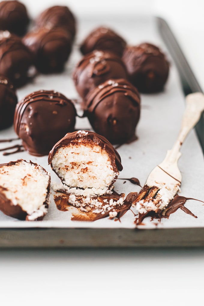 Delicious Vegan Bounty Bar Bites made with 100% All Natural Ingredients and Covered In Vegan Dark Chocolate. Dairy Free/ Gluten Free/ Refined Sugar Free. #vegan #bounty #cadbury #healthy #chocolate #truffles #simple #dairyfree