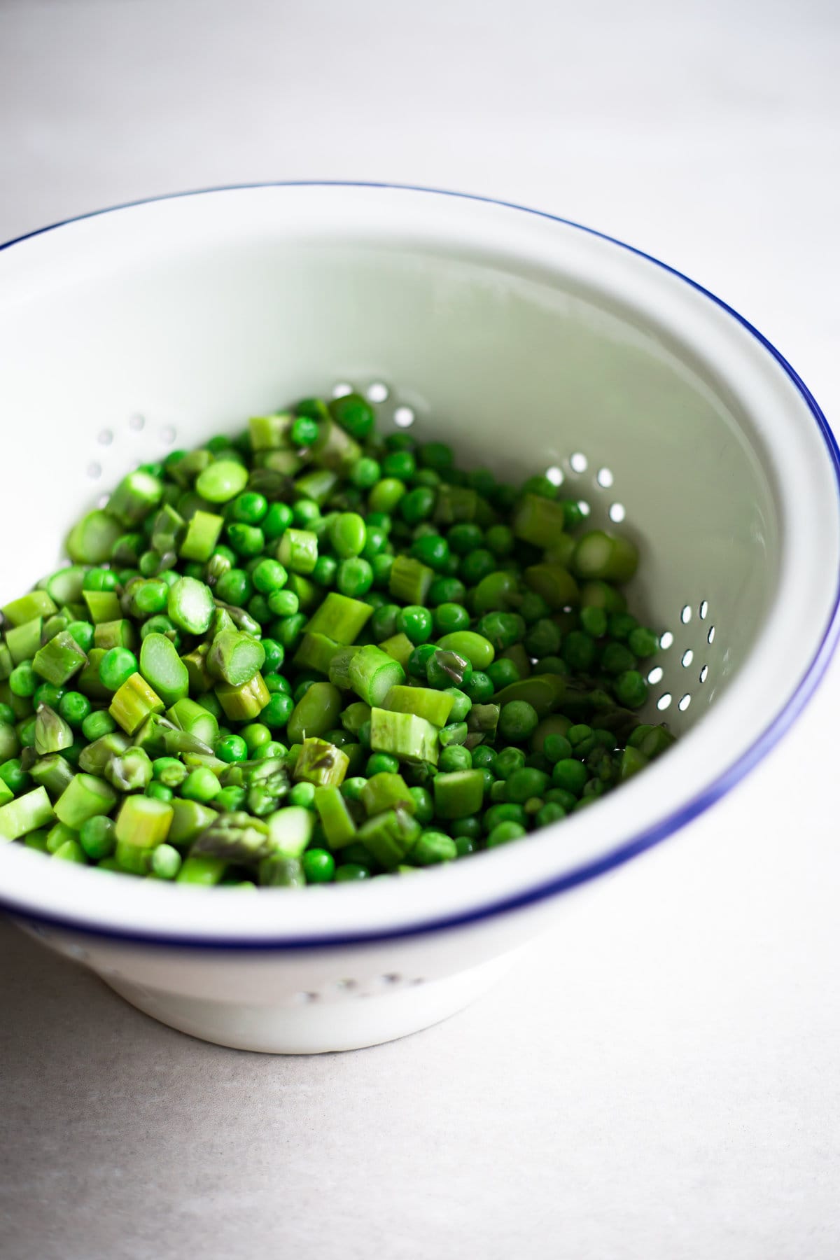 Vegan Spring Potato Salad - A Delicious, Healthy Salad that is low in Fat and packed full of goodness. Asparagus, Potatoes, Green Peas, Edamame, Dill and a Tangy Dressing. Ready in under 30 minutes. Vegan/Gluten Free. #vegan #potatosalad #glutenfree #healthy 