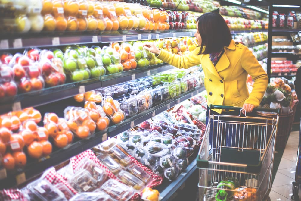 Tired of throwing your rotten groceries out? In this article, we have a look at how proper food storage can save both your groceries and bank account! #storage #foodstorage #foodwaste #zerowaste #foodhandling #groceries #savingmoney #veganfood