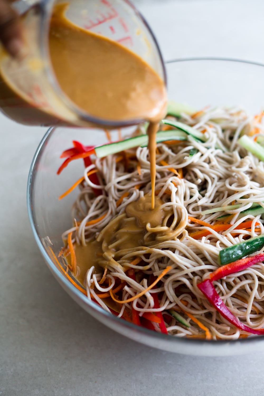 A delicious and healthy Vegan Peanut Soba Noodle Salad Recipe. Soba Noodles and Colorful Veggies dressed in an easy and delicious Peanut Sauce. #vegan #peanut #japanese #soba #noodle #salad #summer #simple #healthy #peanutbutter #lunchbox #packedlunch #cold 