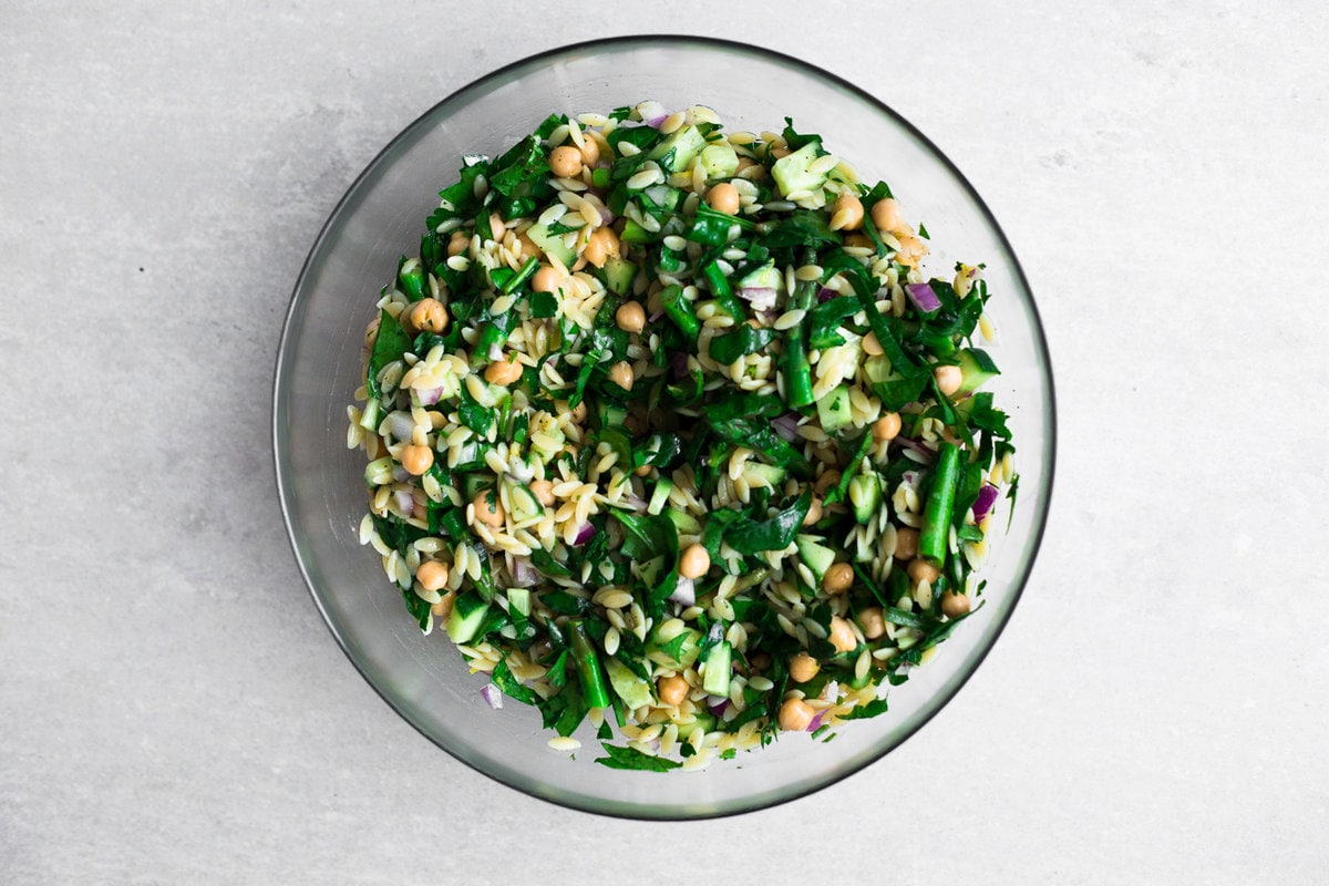 A delicious, fresh and bright Vegan Lemon Orzo Salad with Chickpeas. Ready in under 30 minutes and bursting with fresh Veggies and Herbs. #vegan #orzo #herbs #salad #healthy #simple #chickpeas #lemon #dressing #fast 