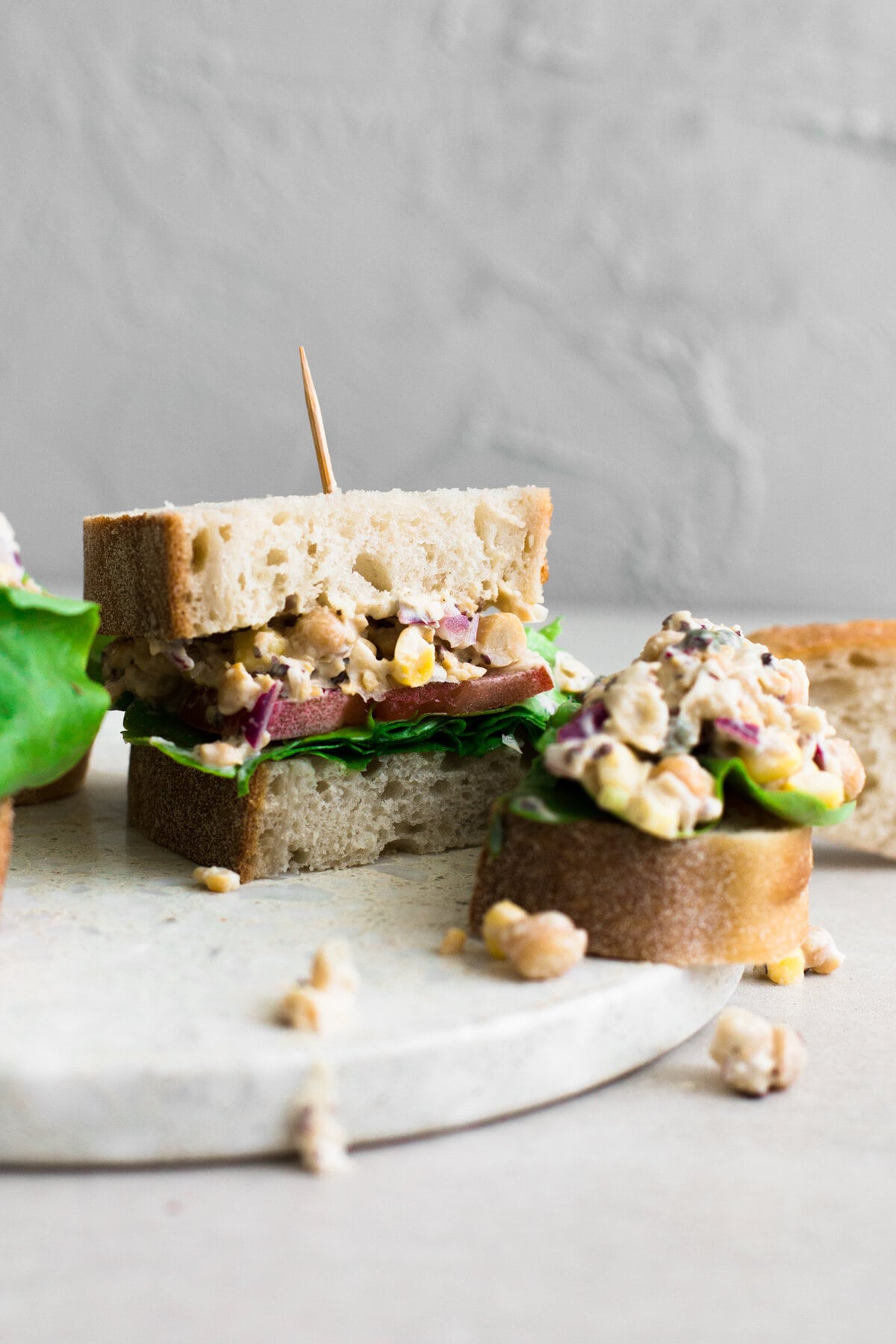 The Best Vegan Tuna Salad ever! Made with Chickpeas, Vegan Mayo, Dill, Capers, Onion and a secret ingredient! Ready in under 10 minutes. #tunasalad #plantbased #chickpeas #sandwich #healthy #vegetarian #tunamayo #tunasandwich #fauxtuna