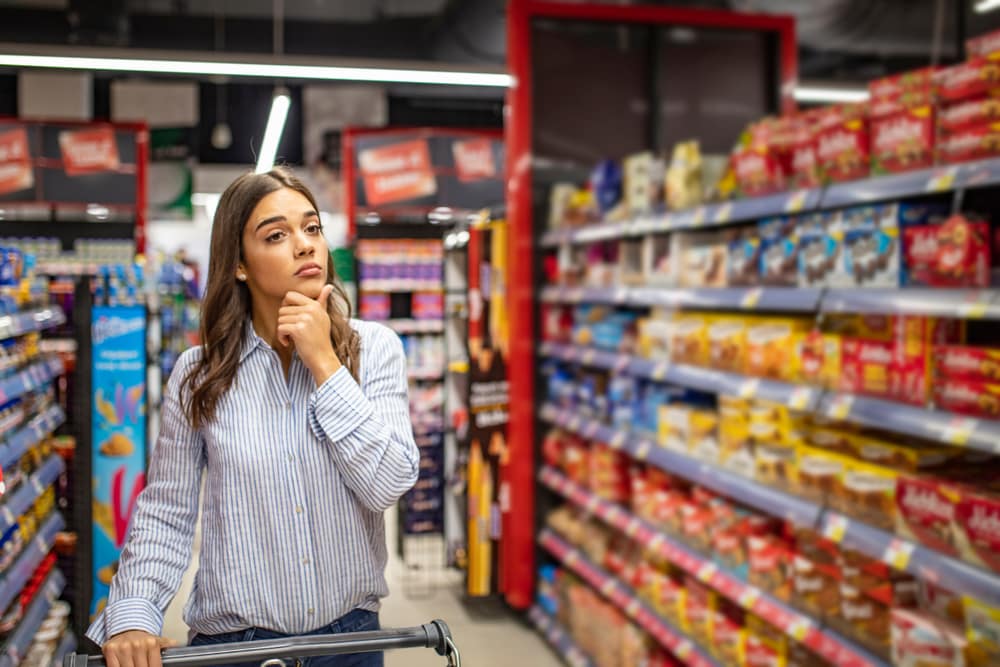 Ever wondered why you can't help but make impulse purchases at grocery stores? Read this article to find out the tricks behind Supermarket Psychology! #supermarket #retail #merchandising #vegan #psychology #diet #health #cooking #groceries #weightloss