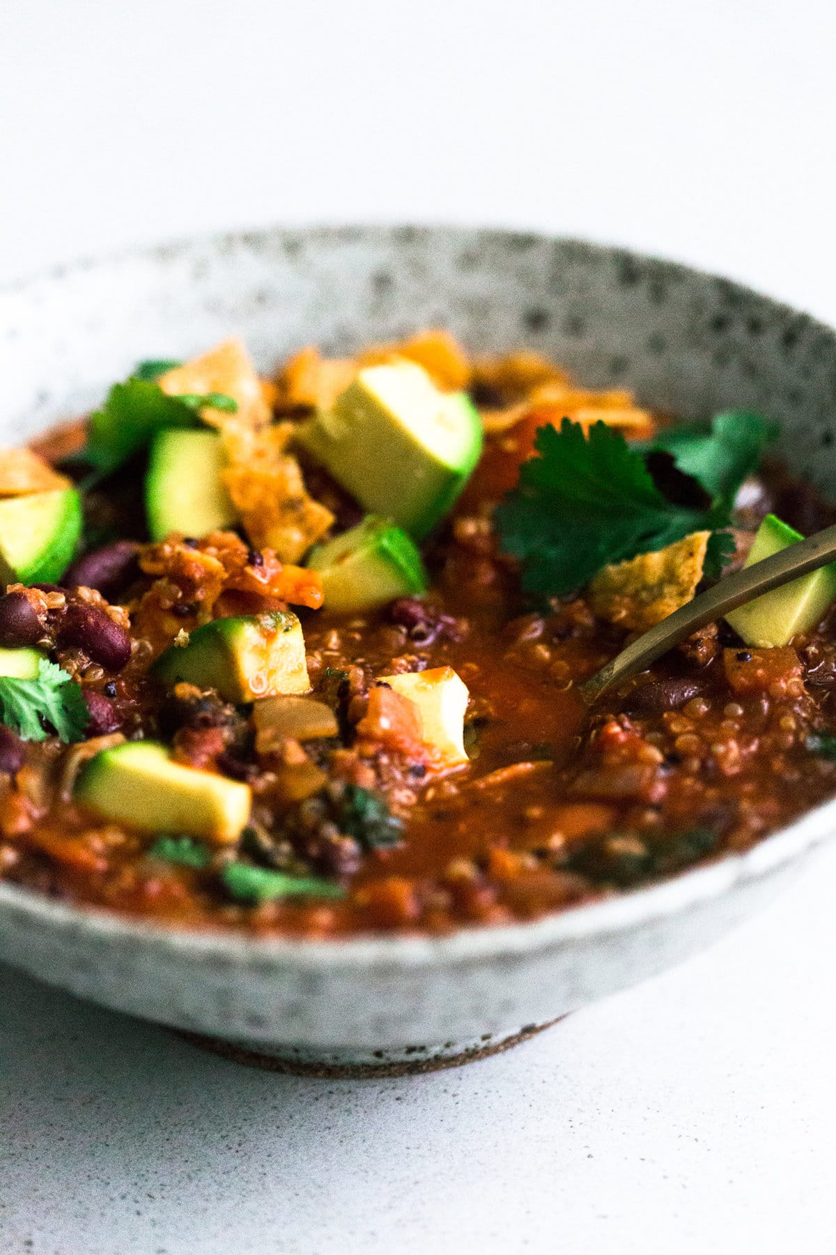 A delicious and hearty one pot Vegan Sweet Potato and Quinoa Chili. Ready in under one hour, Gluten Free, Low in Fat and made with common pantry staples. #vegan #chili #quinoa #healthy #simple #stew #hearty #veganchili #vegetarian #tomato #beans #onepot #mexican #soup #tortilla 