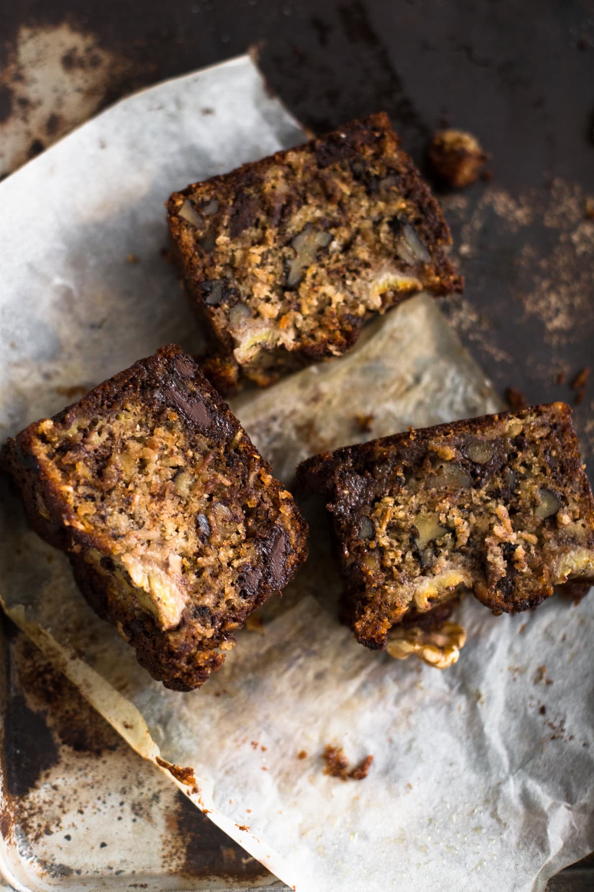 A delicious Vegan Banana Bread recipe loaded with Walnuts, Dark Chocolate and a Brown Sugar Cinnamon Swirl in the middle. Ready in under 1 hour. #bananabread #vegan #cinnamon #cinnamonswirl #quickbread #bananamuffins #veganbaking #veganbananabread #easy #simple #walnuts #chocolate #eggless #baking #dessert #breakfast