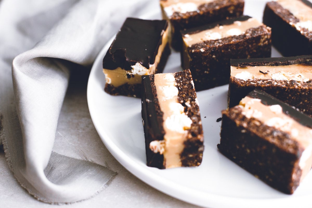 Healthy Vegan Caramel Popcorn Bars. Chocolate Coated Tahini Caramel Slice with bursts of salted Popcorn. Gluten Free, Dairy Free and Refined Sugar Free. #raw #vegan #chocolate #snickers #popcorn #dates #nuts #healthy #simple #nobake #delicious #easy