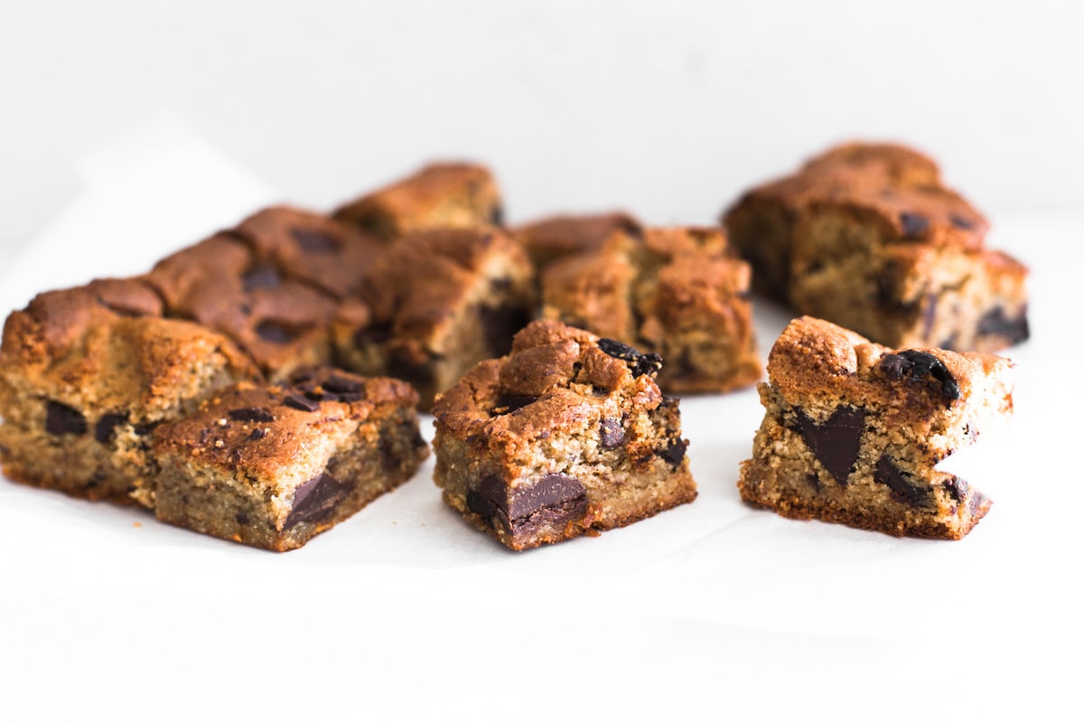 Sweet meets salty in these Vegan Miso Chocolate Chip Cookie Bars. Don't knock it till you try it! Ready in under an hour and 100% Gluten Free. #miso #glutenfree #chocolatechip #blondies #chocolatechunk #misochocolate #salty #baking #vegan #cookiebar #almonds #dairyfree