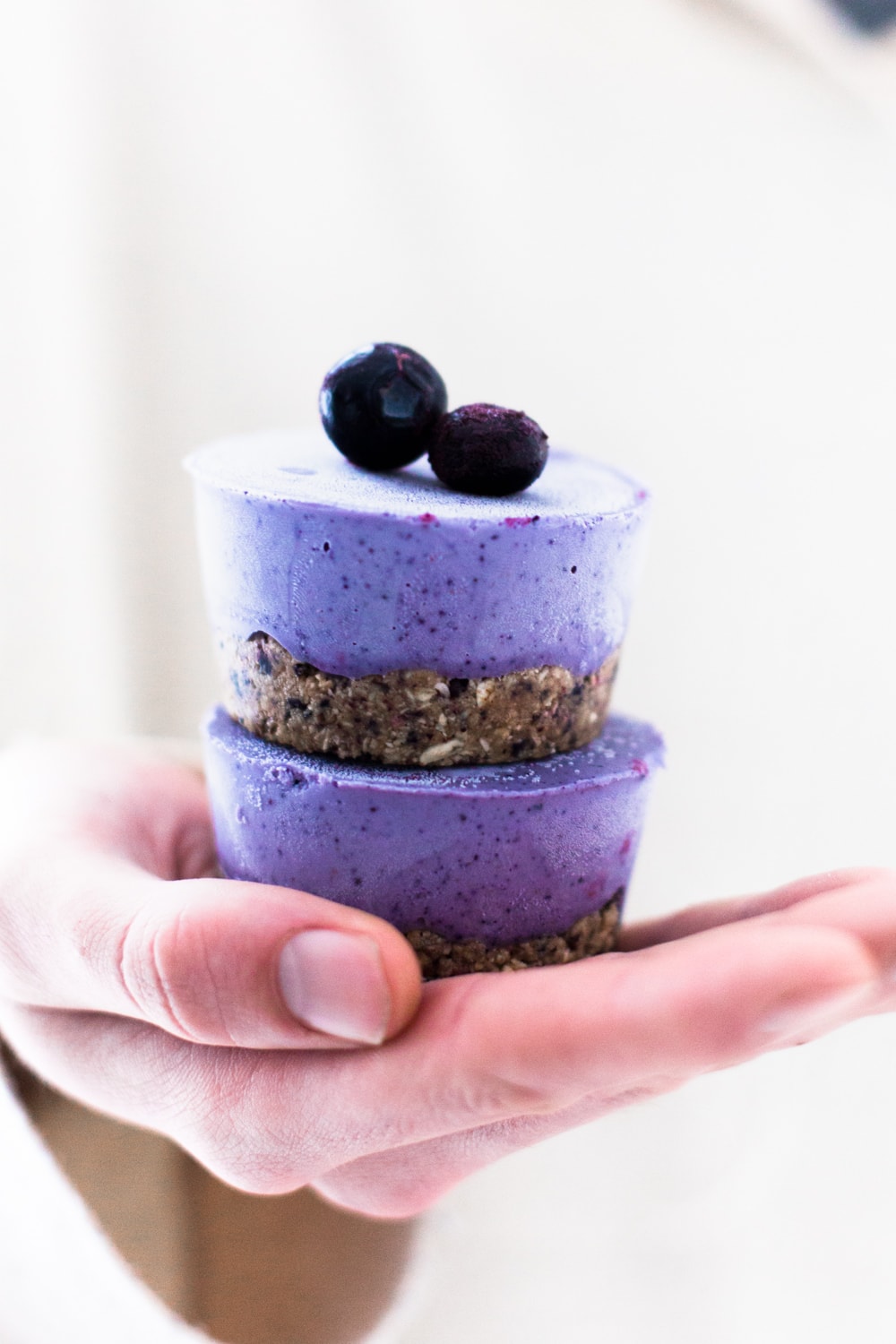 Delicious Raw Vegan Blueberry Cheesecake Bites with a fruity Oatmeal Crust. Refined Sugar Free and takes only 20 minutes to prepare. #vegan #cheesecake #raw #blueberrycheesecake #nobake #healthy #simple #icecream #cashews #veganrecipes #healthyvegan #natural #refinedsugarfree #healthydesserts #healthydessertrecipes