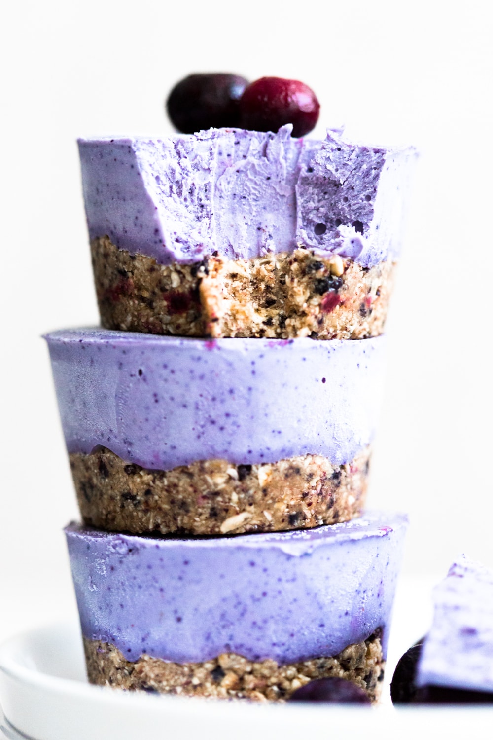 Delicious Raw Vegan Blueberry Cheesecake Bites with a fruity Oatmeal Crust. Refined Sugar Free and takes only 20 minutes to prepare. #vegan #cheesecake #raw #blueberrycheesecake #nobake #healthy #simple #icecream #cashews #veganrecipes #healthyvegan #natural #refinedsugarfree #healthydesserts #healthydessertrecipes