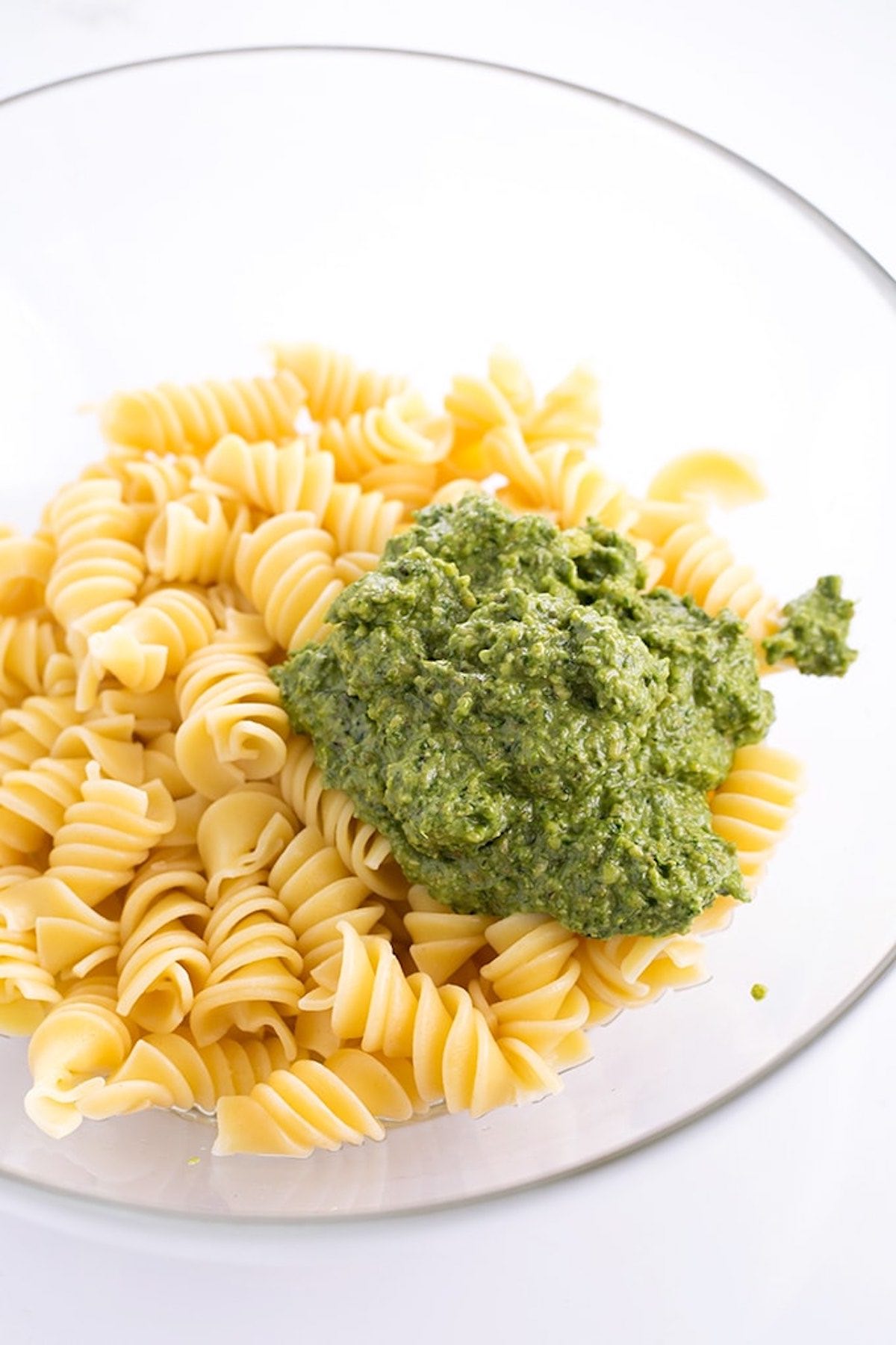 how to make vegan pesto pasta.