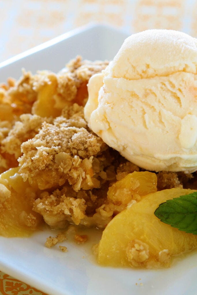 easy peach crisp.